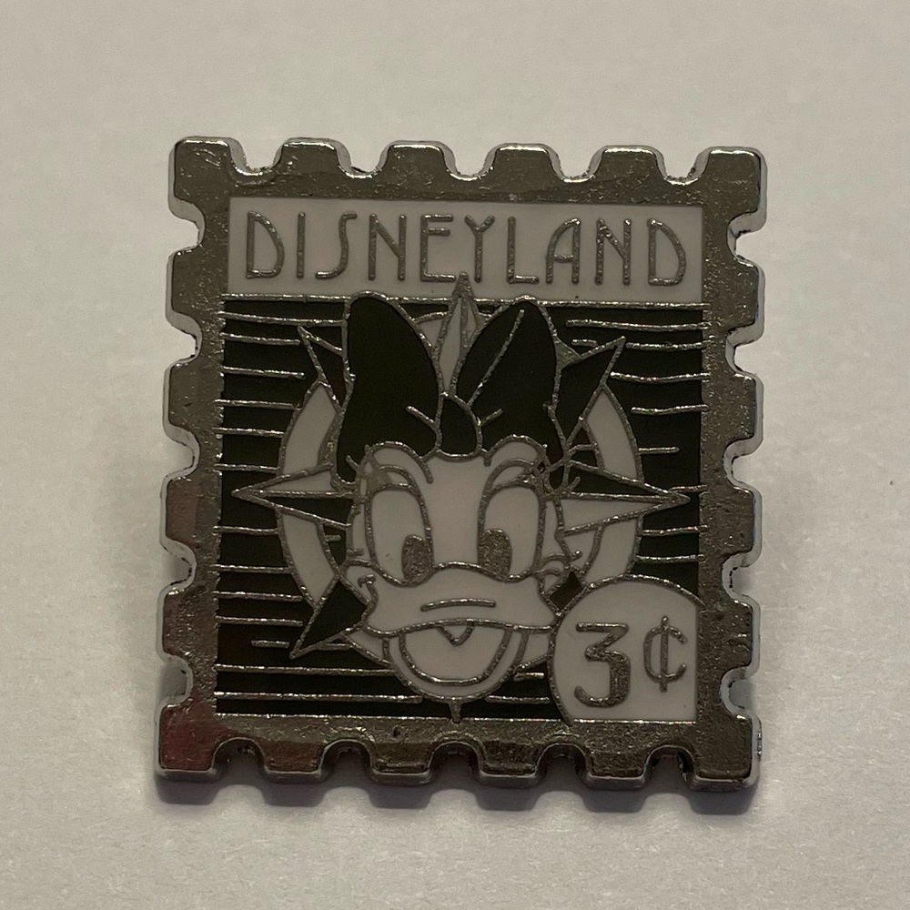 ✨4/25✨DISNEY Trading Pin “Daisy Duck 3¢ Stamp” HIDDEN MICKEY